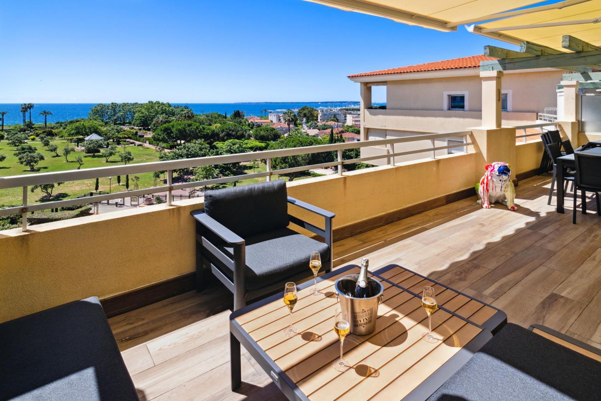 Duplex Villa Les Pins 89M2 Et Terrasse 30M2 Antibes Exterior photo
